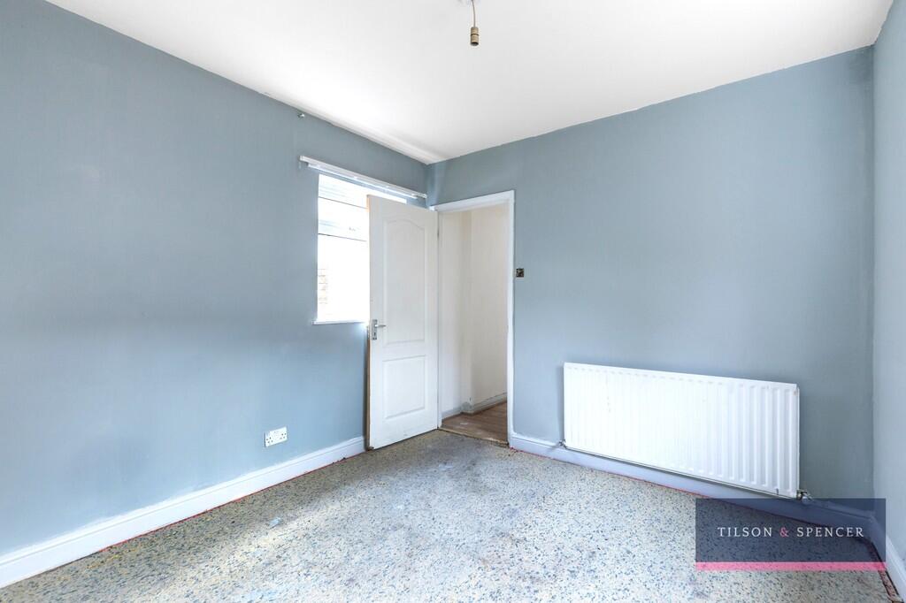 Bedroom to rear v...
