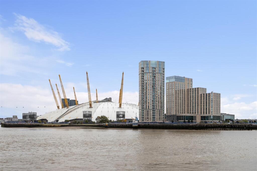 021020252_REL_Flat 1318 New Providence Wharf 1 Fai