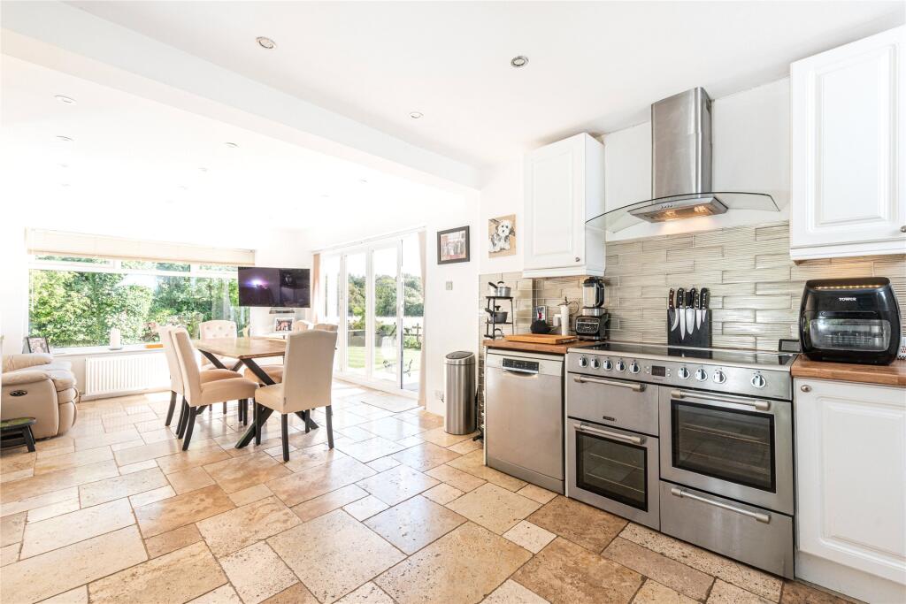 Kitchen/Dining Rm