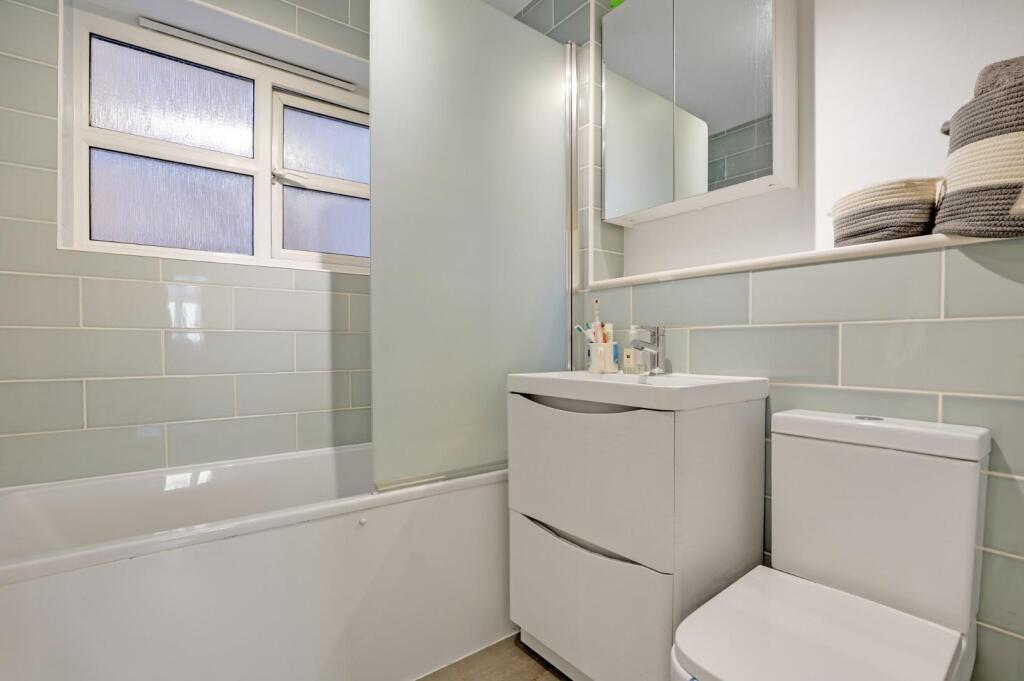 11-3f26JHPropWorld - 10 Tarragon Grove - 10.jpg