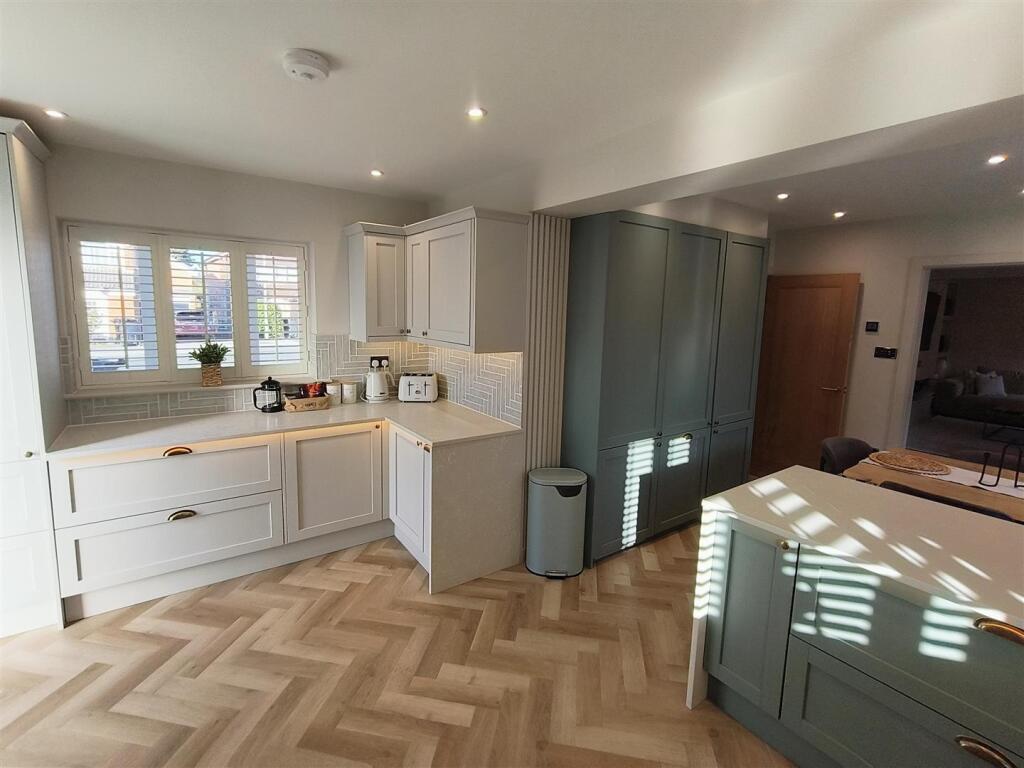kitchen 2.jpg