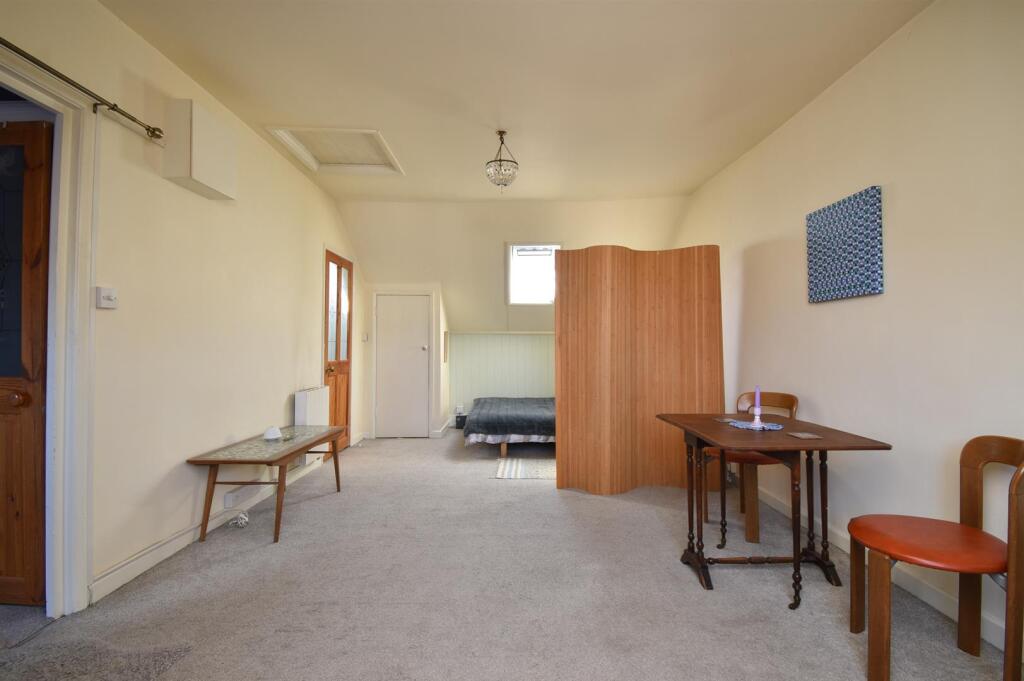 Open plan living space &amp; bedroom