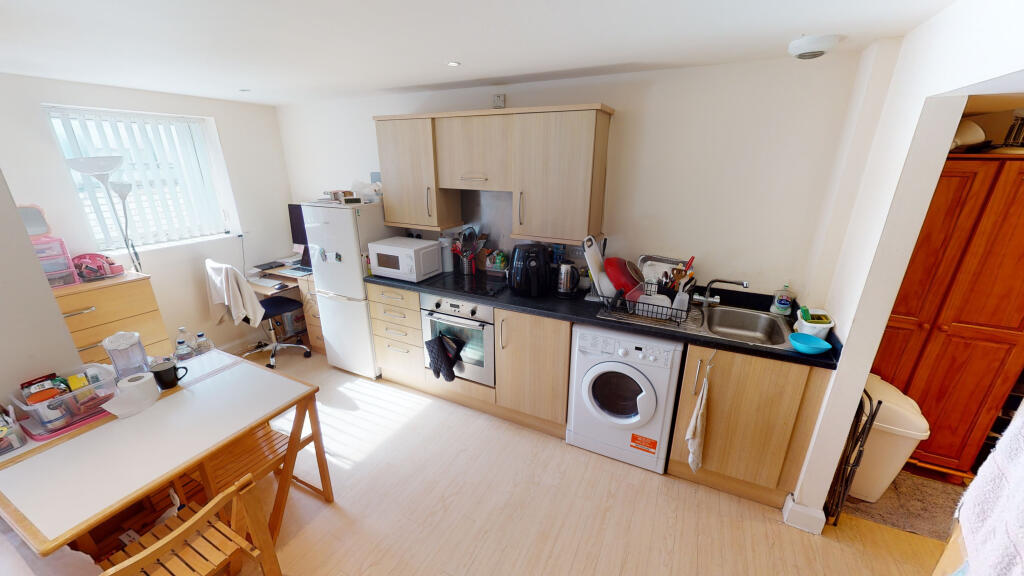 Flat-6-Queens-Apartm