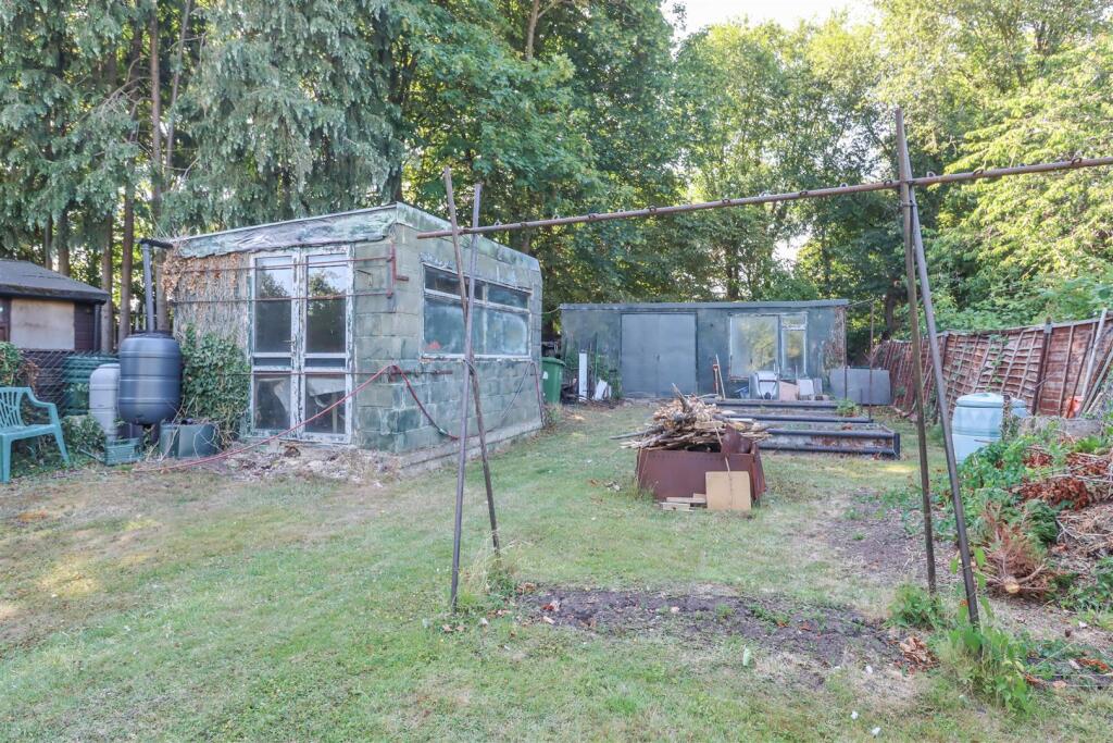 111 RUNWELL ROAD GARDEN-8.jpg