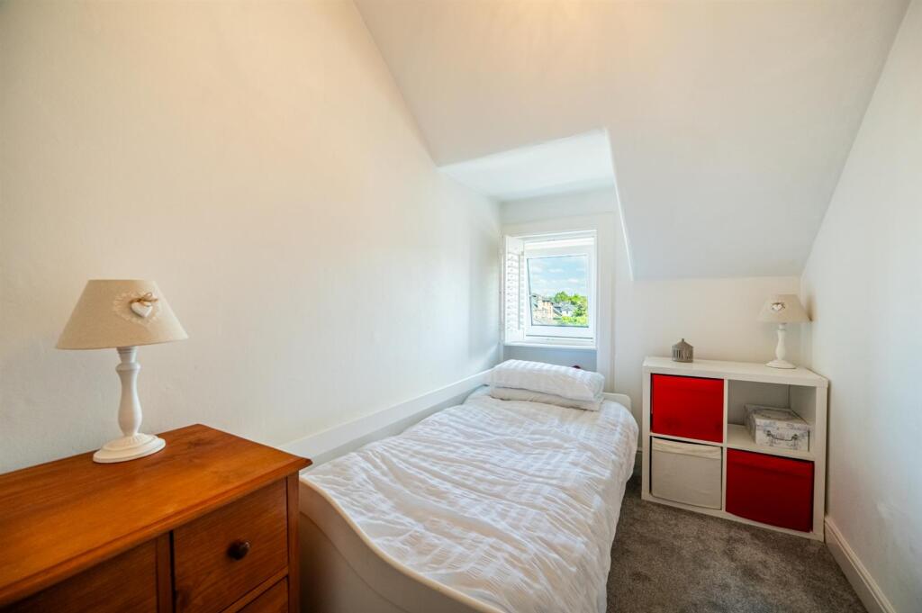 Bed3.jpg