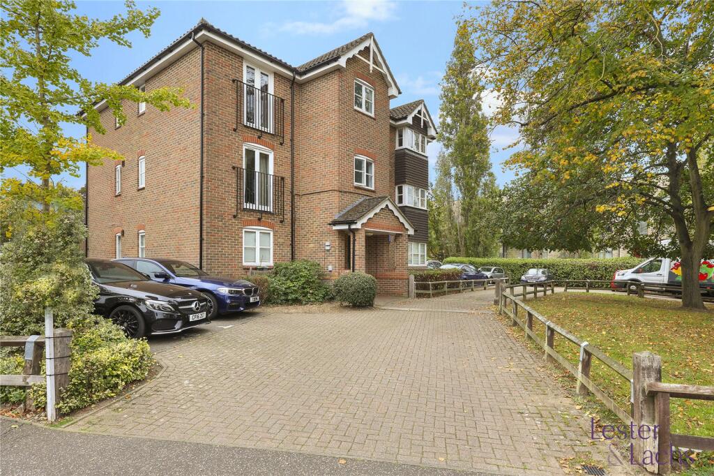 Schoolhouse Gardens, Loughton, IG10