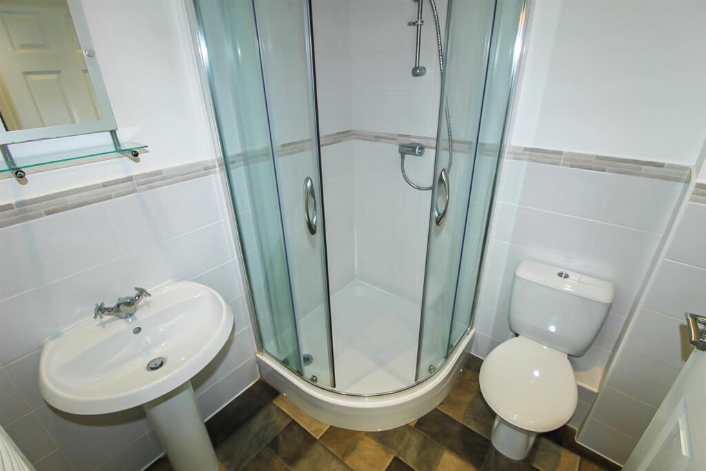EN SUITE SHOWER ROOM/W.C.