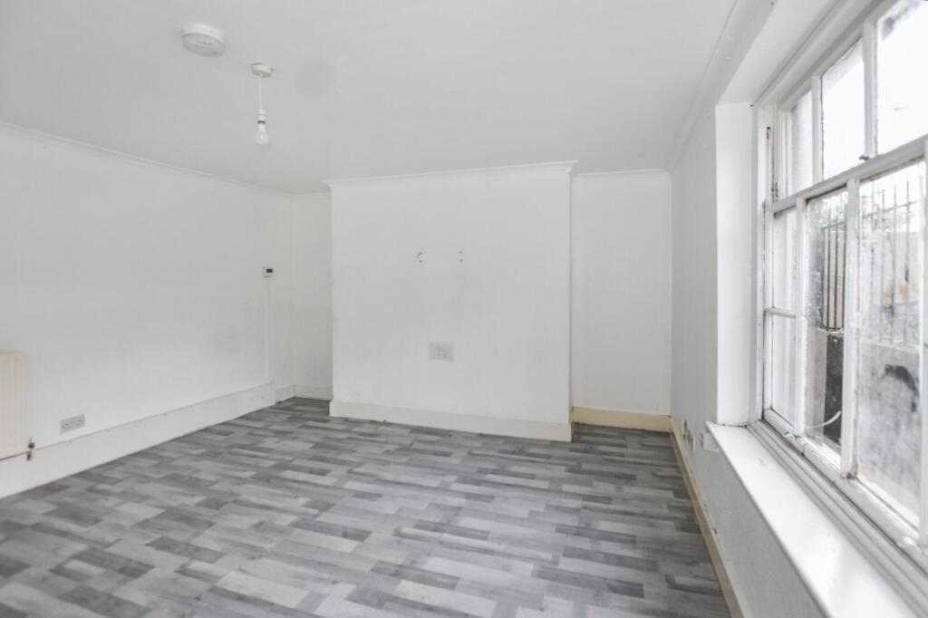 Flat A, 104 Peckham Hill Street, Peckham, London, SE15 5JT