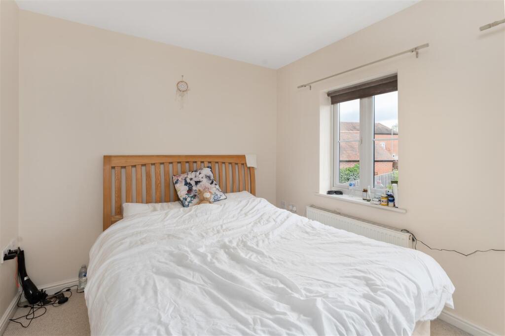 47 Winter Gardens Way, Banbury-16.jpg