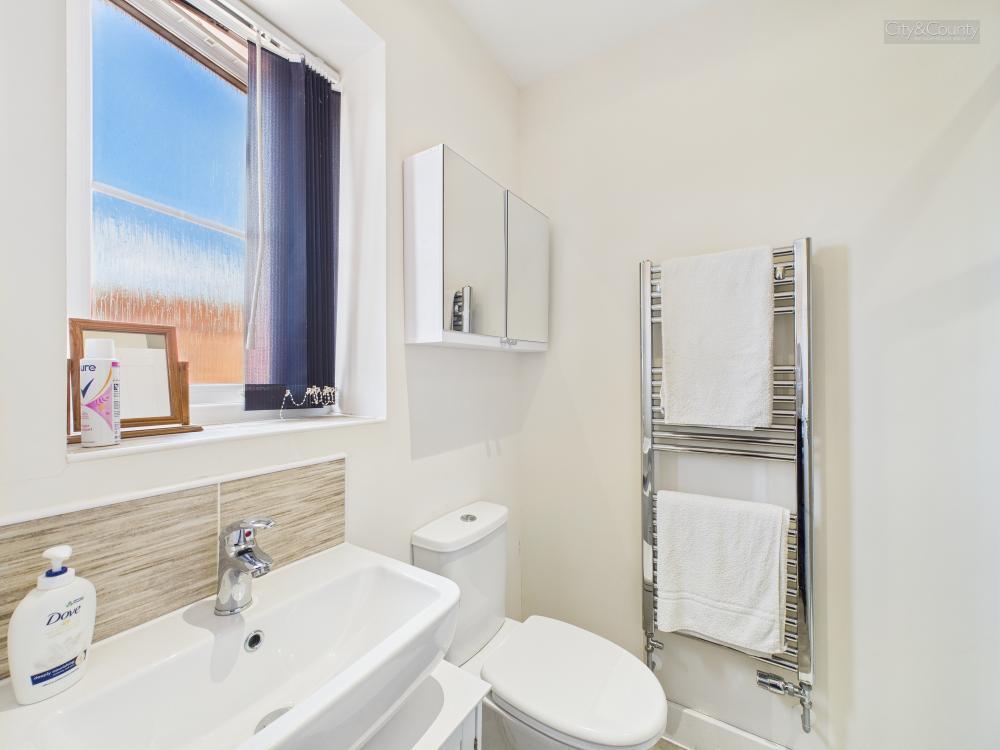 En-Suite To Master Bedroom