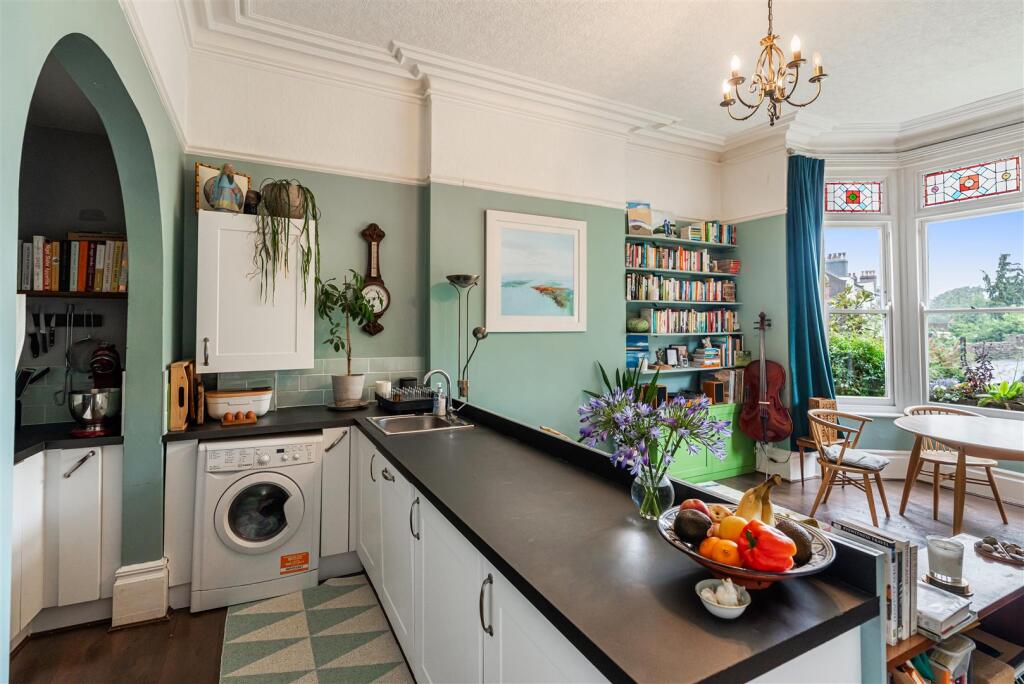 Flat 1, 46 Archfield Road8.JPG