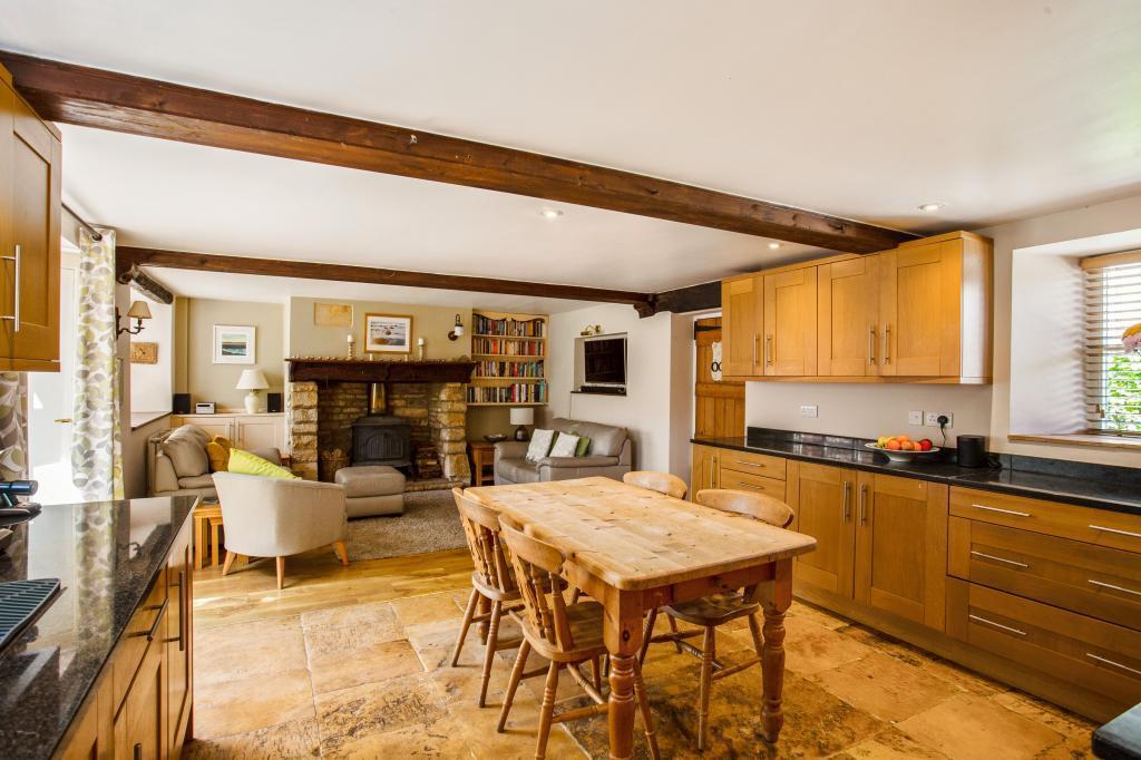 Stonehouse 303286 10 ENH.jpg
