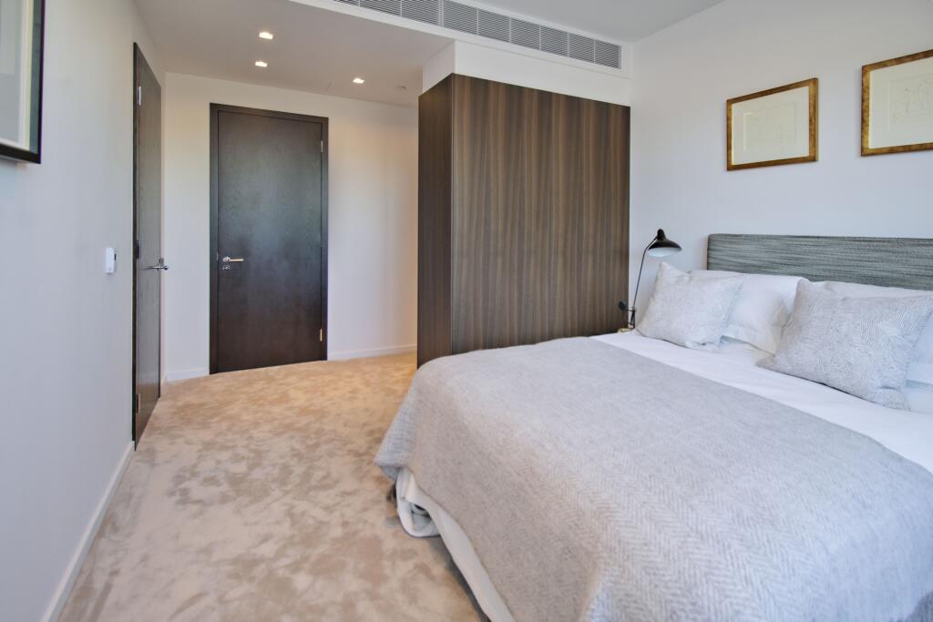 Master Bedroom (2)