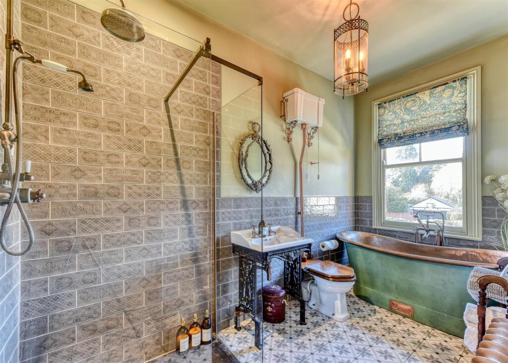 49 Richmond Road-bathroom.jpg