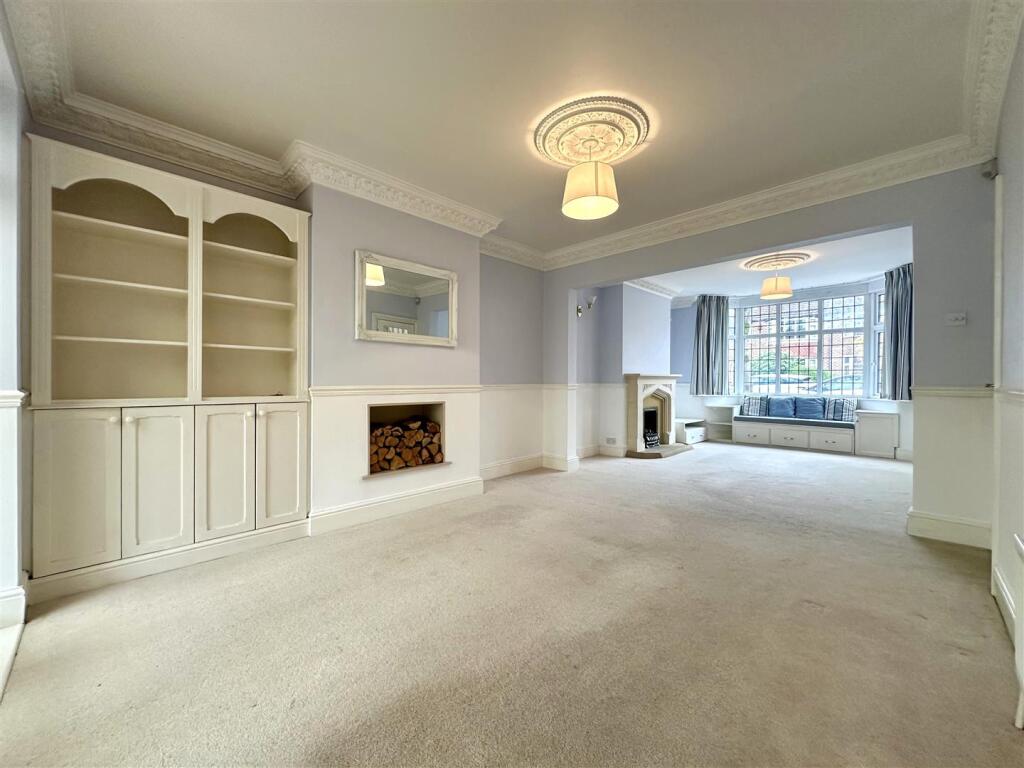 Dining / Living Room Aspect 4