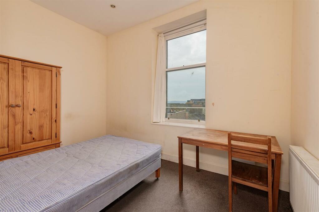 Flat 4 21 Commercial Street Dundee-6.JPG