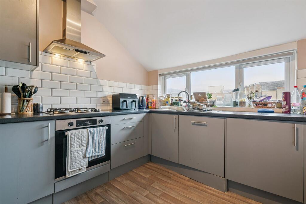 2a Gambole Road SW17 kitchen.jpg