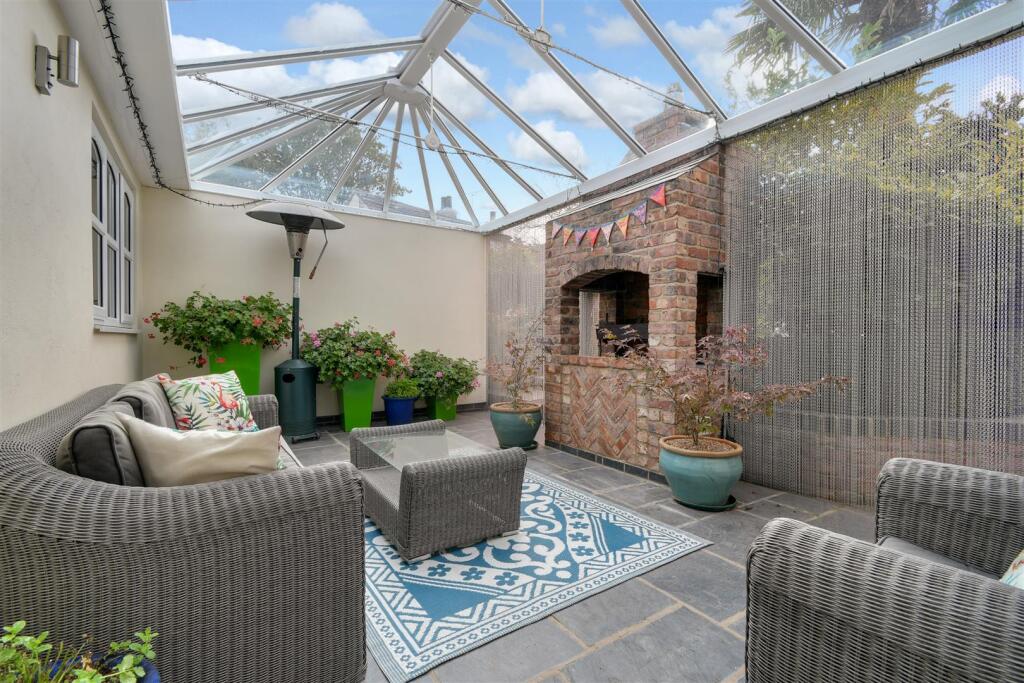 Covered Al Fresco