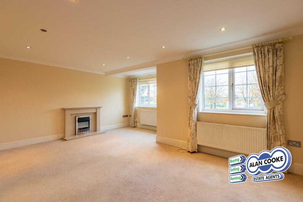OPEN LIVING ROOM