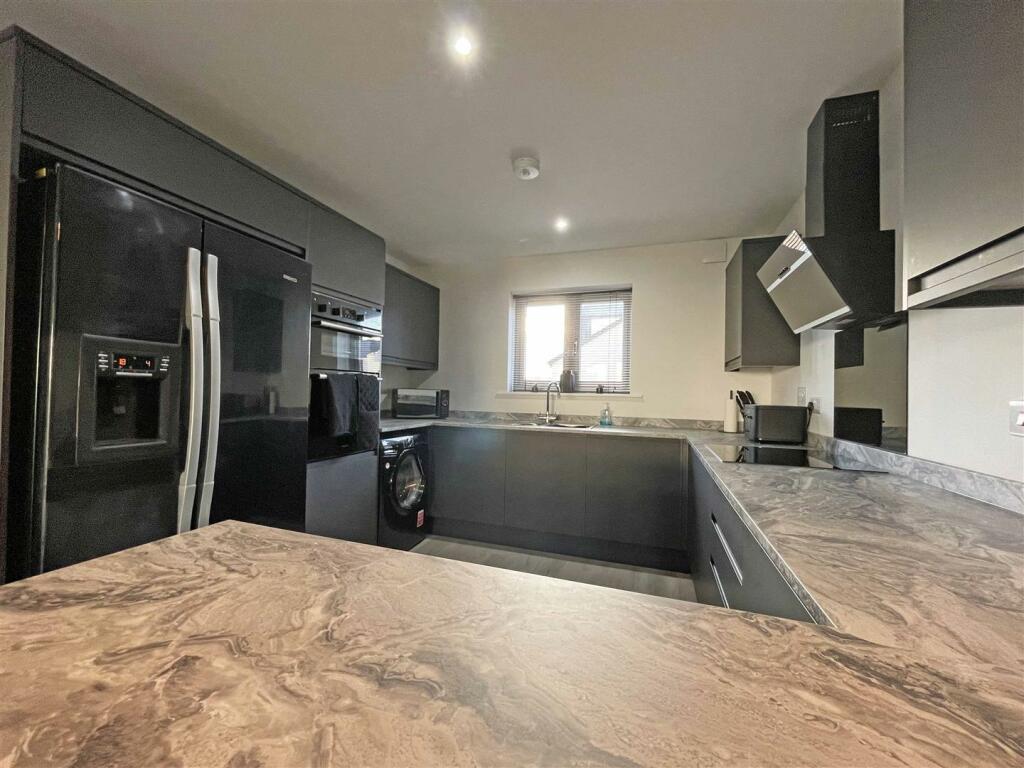 Lilford Gardens 20a - Kitchen.jpg