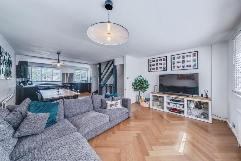 Lounge / Kitchen