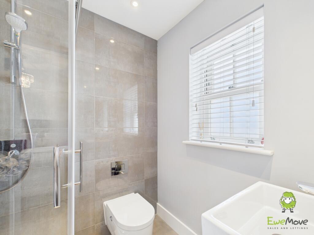 EweMove Estate Agents Basingstoke - Appian Way 