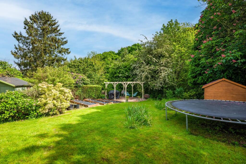 REAR GARDEN 03.jpg