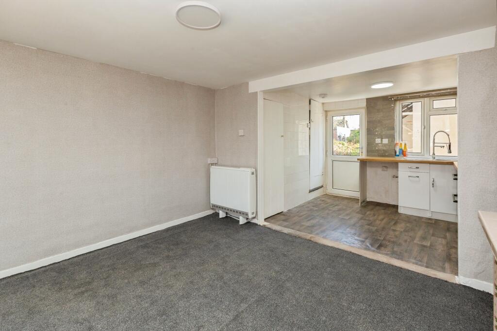 2025-04-12-80brookstreetastonclintonaylesburyhp225et-1001787980-1464