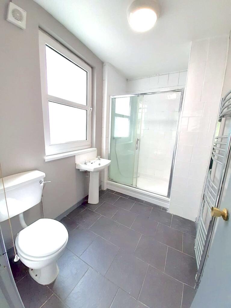 128a eaton - bathroo