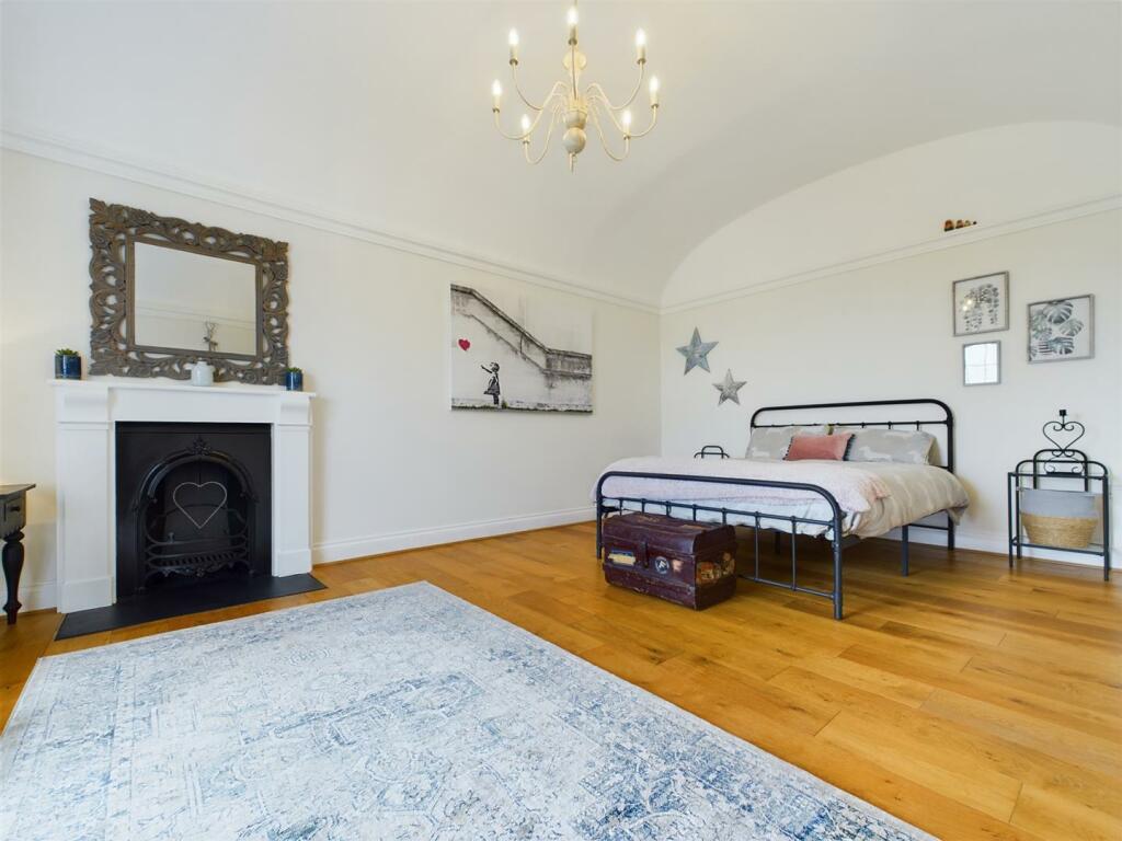 Bed 4-2.jpg