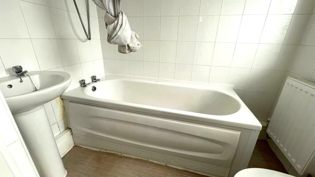 GROUND FLOOR BATHROOM