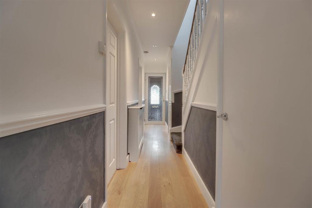 4ROCHFORD CLOSE INSIDE-6.jpg