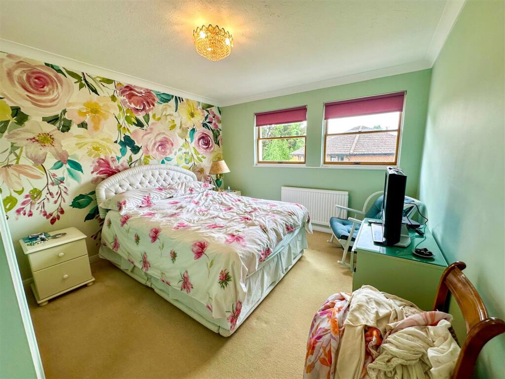 2 Rawlins Close, N3 (16).jpg
