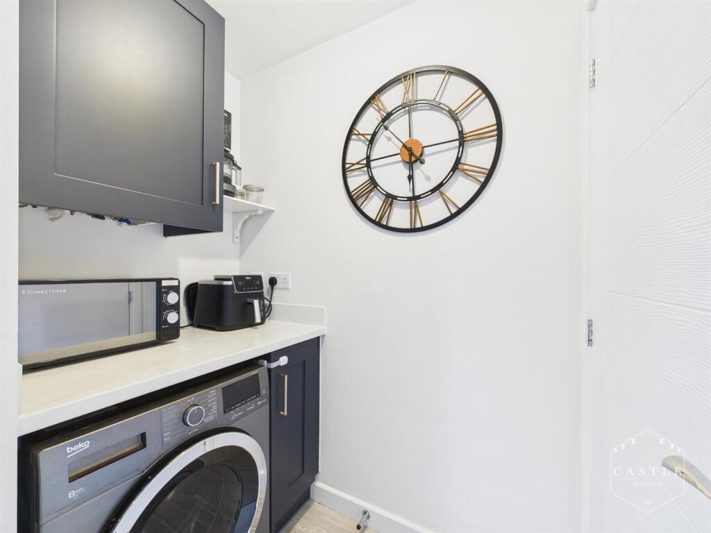 KITCHEN - UTILITY SPACE