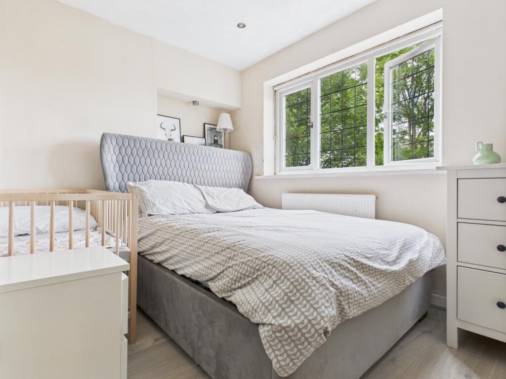 CAM03729G0-PR0109-STILL002