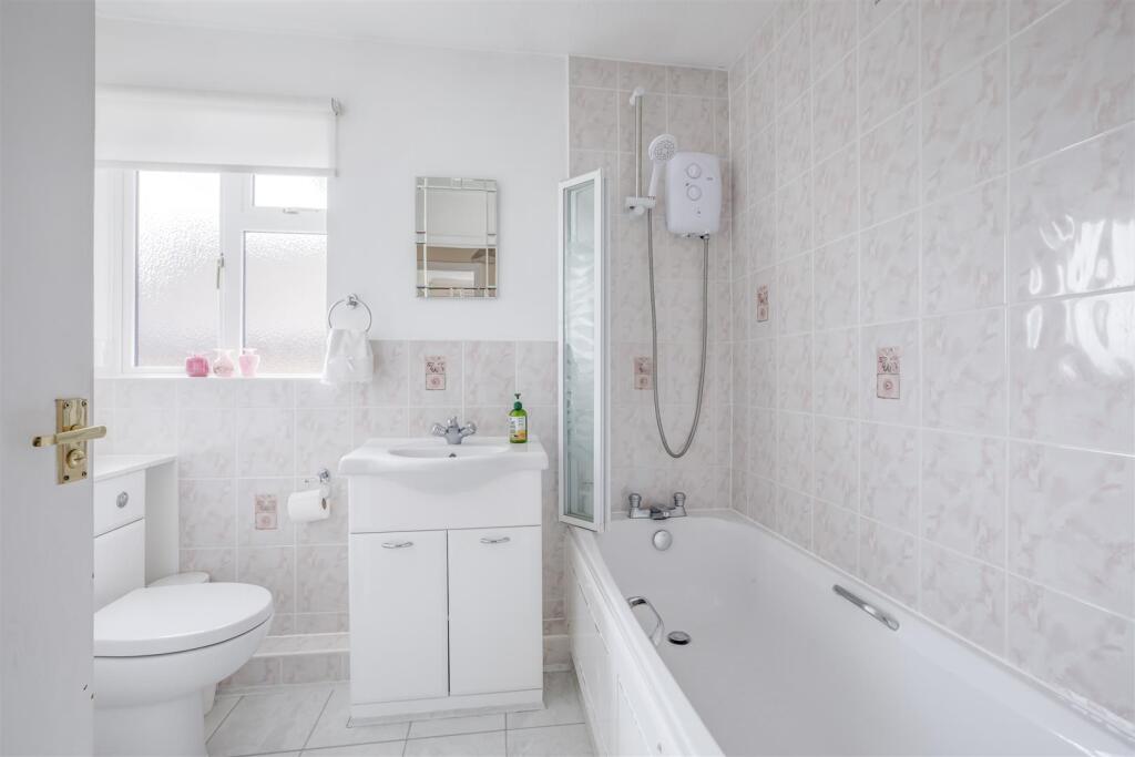 6 Lorraine Close, HP13 7JY-3.jpg