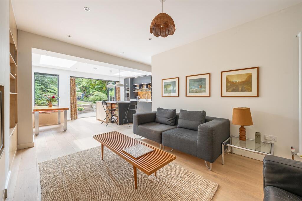 Navarino Road E8
