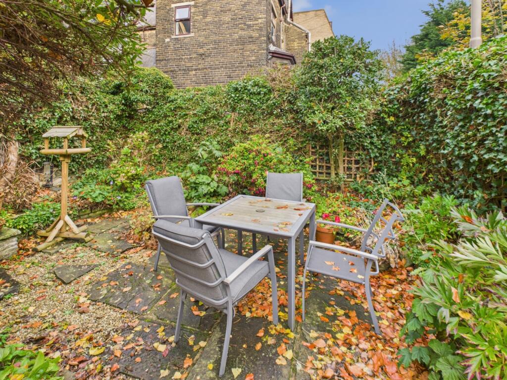 CAM04233G0-PR0042-STILL058