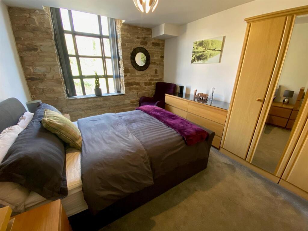 bedroom other angle.jpg