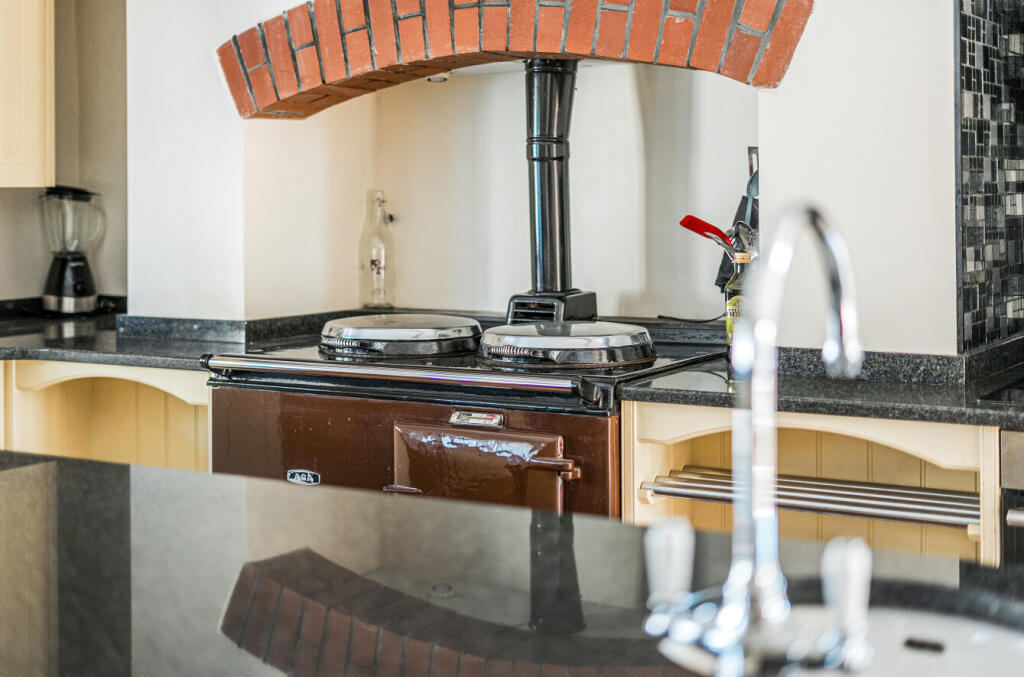 1281793-7-68272e1...