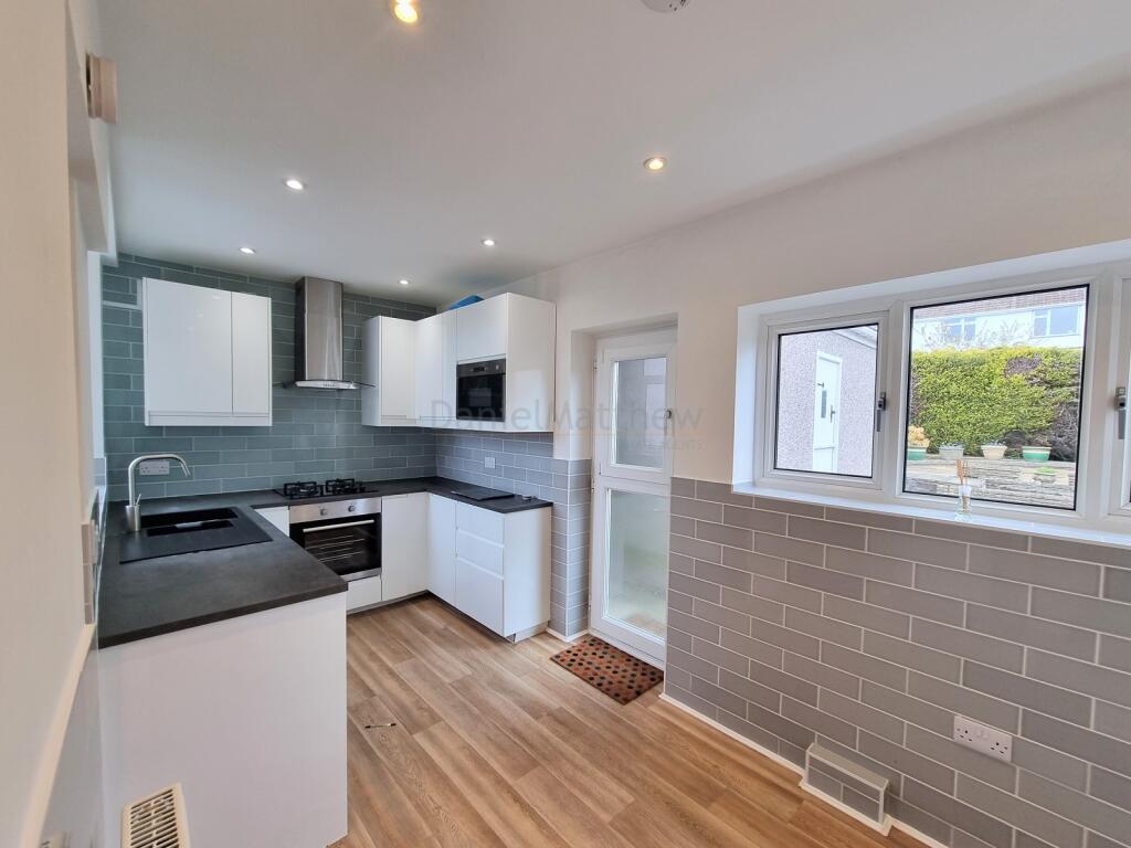 Kitchen/ Breakfast Room