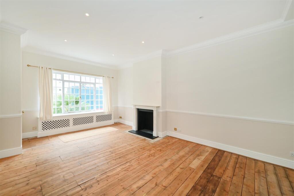 14-Ennismore-Gardens-Mews (1).JPG