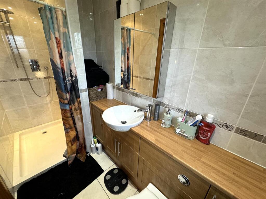 ENSUITE 4.JPG