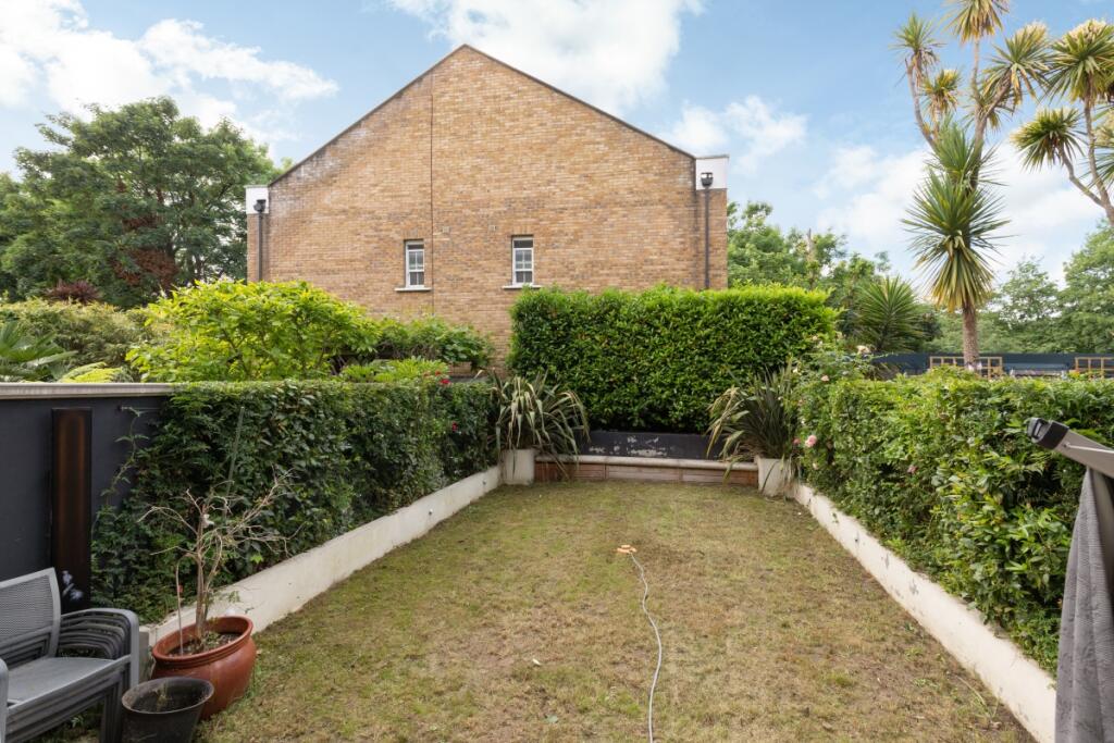 Trafalgar Avenue ...