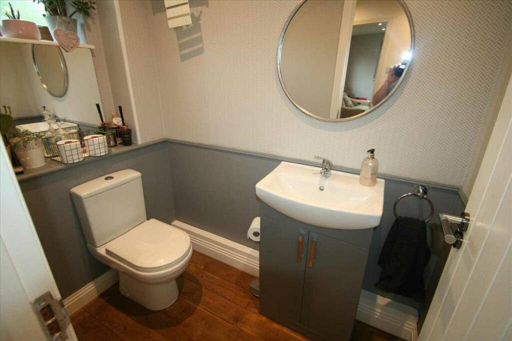 Cloakroom/wc