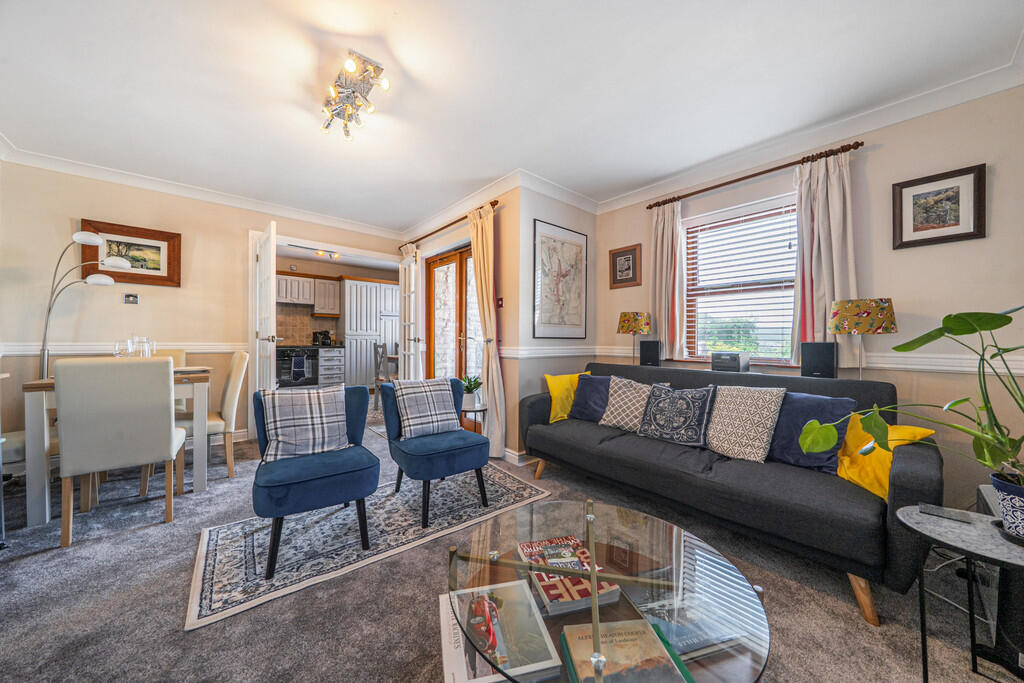 Living/Dining Roo...