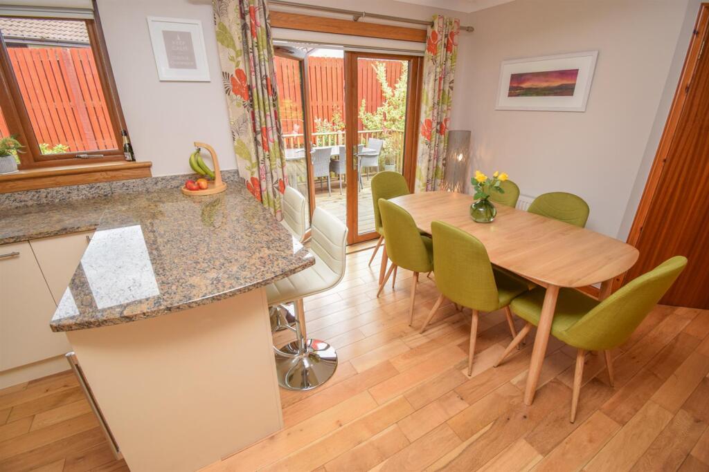 DINING ROOM AREA-2.jpg