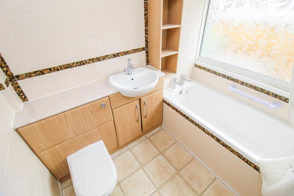 BATHROOM/W.C.