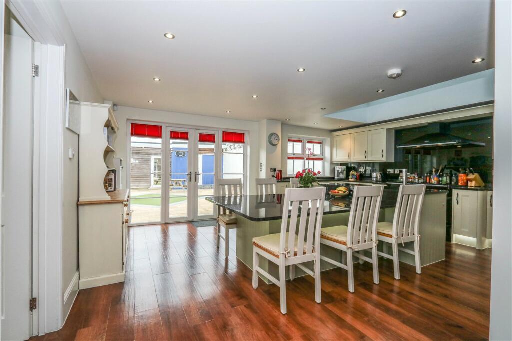 Kitchen/Breakfast Rm