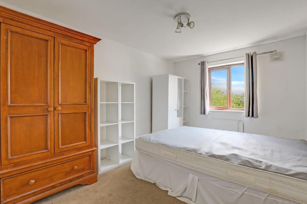 07-cb26JHPropWpen - 44 Ashurst Close - 19.JPG